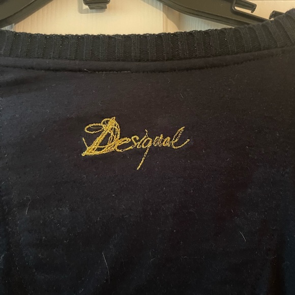 Sweater - Picture 6 of 9